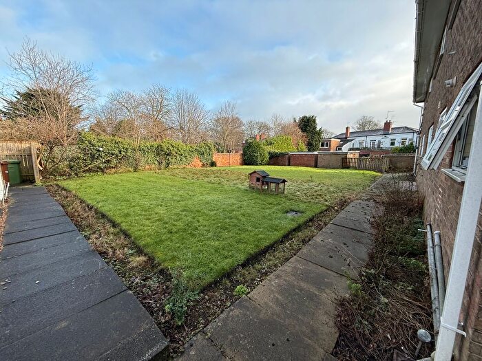 2 Bedroom Flat To Rent In Bede Court, Wakefield, West Yorkshire, WF1