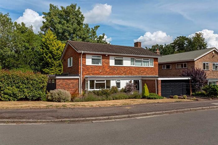 4 Bedroom Detached House For Sale In Great Ellshams, Banstead, SM7