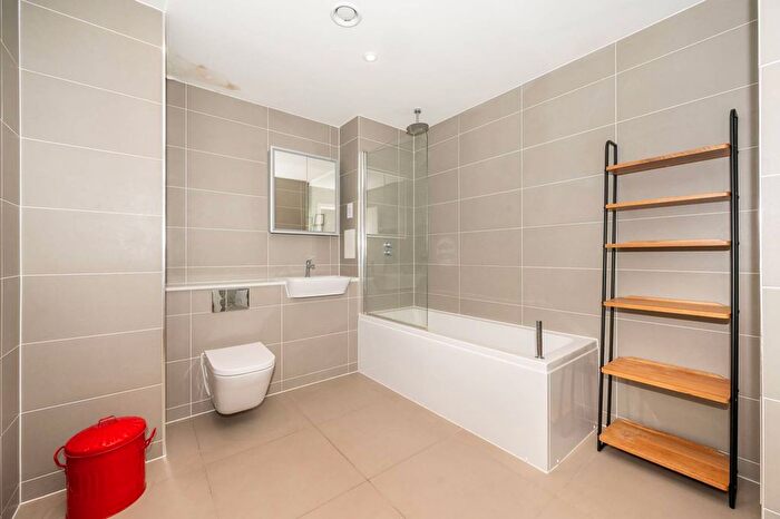 1 Bedroom Terraced House To Rent In Balls Pond Road, De Beauvoir Town, London, N1