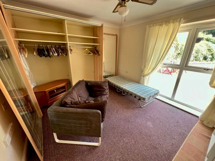 Studio To Rent In Avenue Road, Torquay, TQ2