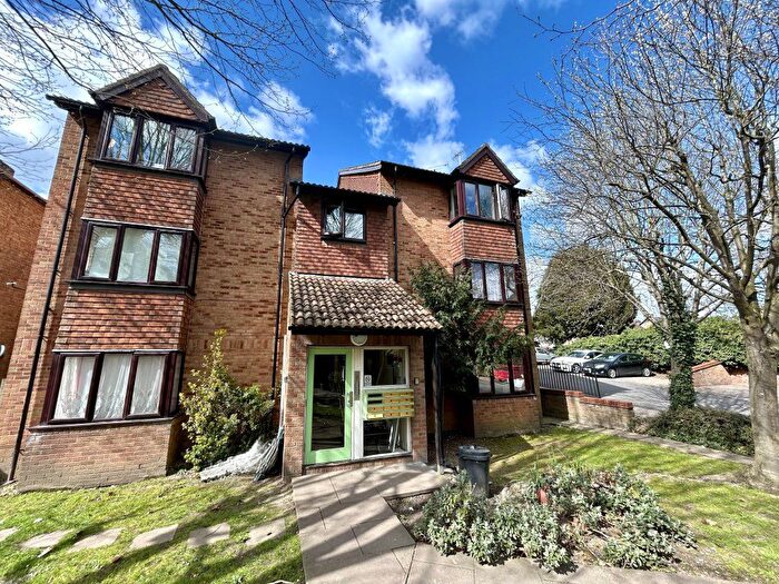 Studio To Rent In Stoke Road, Slough, SL2