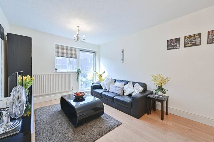 2 Bedroom Flat To Rent In Coniston Way, Caledonian Road, London, N7