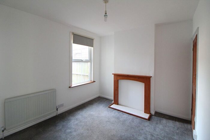 2 Bedroom End Of Terrace House To Rent In Edinburgh Road, Chatham, ME4