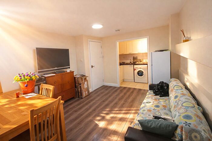 3 Bedroom Apartment To Rent In North Street, Romford, RM1