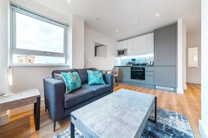 Apartment To Rent In Wood Street, East Grinstead, West Sussex, RH19