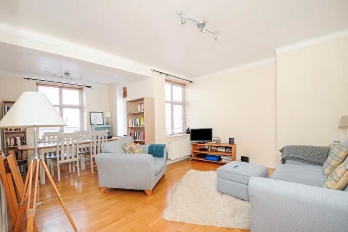 1 Bedroom Flat To Rent In Wilton Court, Richmond, TW9