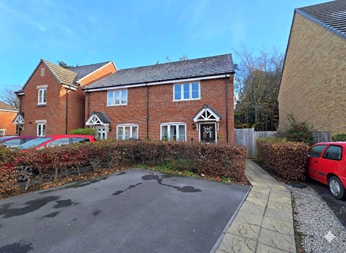 3 Bedroom Semi Detached House For Sale In Nathaniel Close, Sarisbury Green, Southampton, SO31