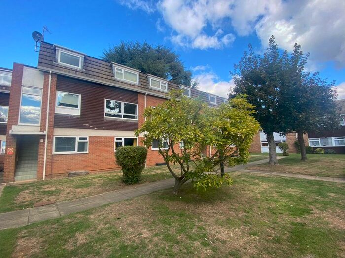 2 Bedroom Apartment To Rent In Shelley Close, Abingdon-on-Thames, OX14