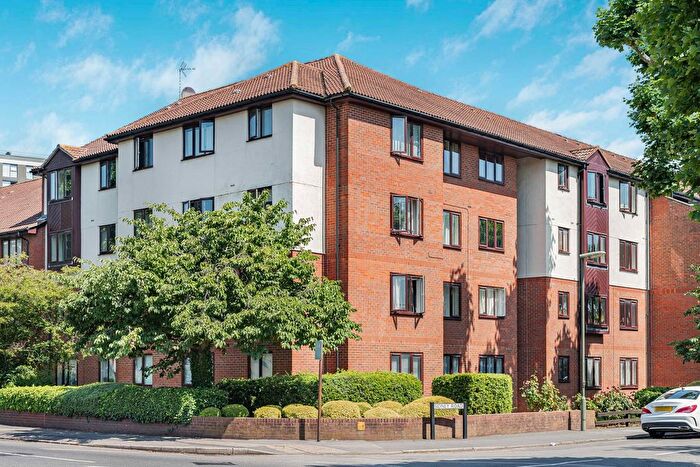 1 Bedroom Flat For Sale In Romana Court, Sidney Road, Staines-Upon-Thames, Surrey, TW18