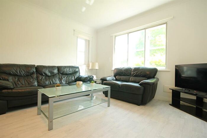 3 Bedroom Apartment To Rent In Sloane Court, Jesmond, NE2