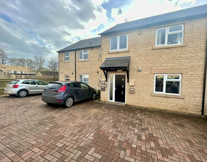 2 Bedroom Flat To Rent In Oaken Court, Cricklade Road, Cirencester, GL7