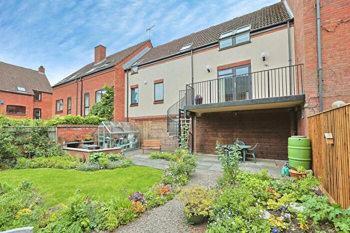 4 Bedroom Maisonette For Sale In Mulberry Close, Norwich, NR3