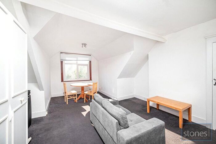 2 Bedroom Apartment To Rent In High Road, London, N20