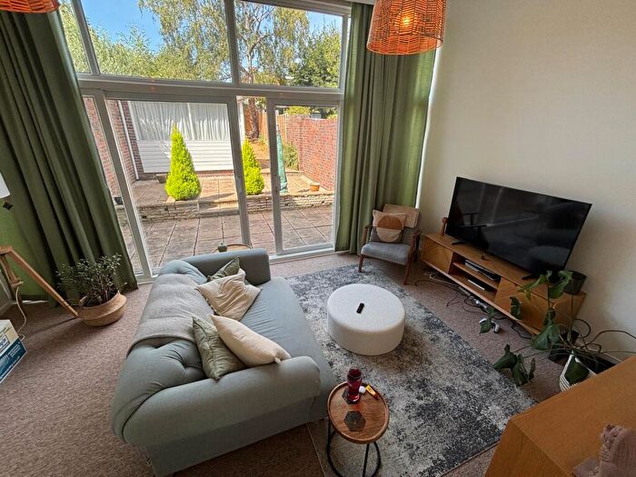 3 Bedroom House To Rent In Cliffe Way, Warwick, CV34