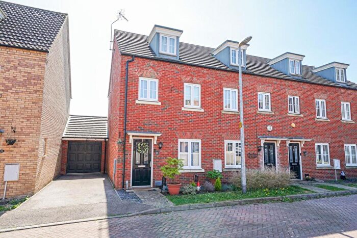 3 Bedroom Town House For Sale In Sandpiper Way, Leighton Buzzard, LU7