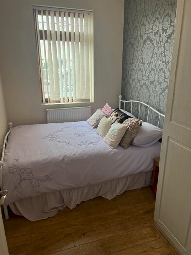 2 Bedroom Bungalow For Sale In Mashiters Hill, Romford, RM1