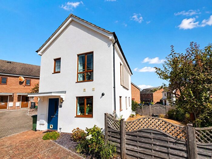 2 Bedroom Detached House For Sale In Highpath Way, Basingstoke, Hampshire, RG24