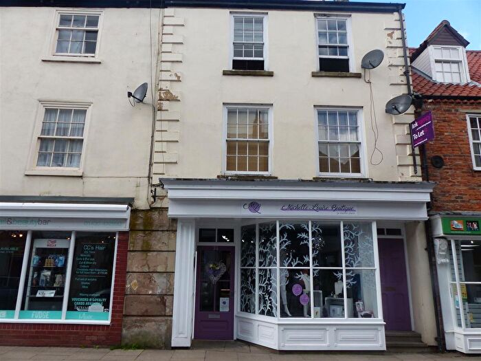 2 Bedroom Flat To Rent In Market Place, Howden, Goole, DN14