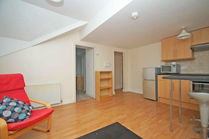 1 Bedroom Flat To Rent In Claremont Drive, Headingley, Leeds, LS6