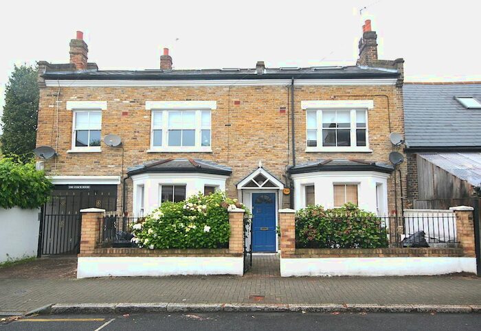 3 Bedroom Flat To Rent In Oldridge Road, Balham, London, SW12