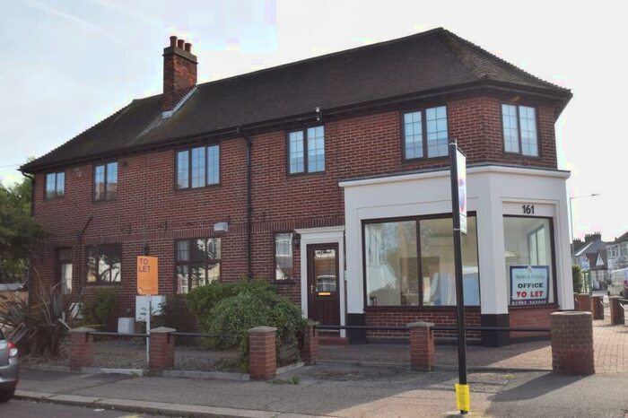 2 Bedroom Apartment To Rent In Southbourne Grove, Westcliff On Sea, Essex, SS0