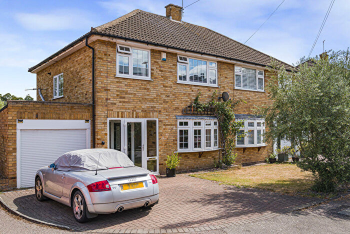 3 Bedroom Semi Detached House For Sale In Farm Vale, Bexley, DA5