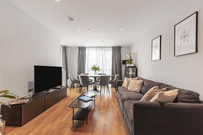 2 Bedroom Flat For Sale In York Road, Battersea, London, SW11