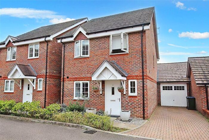 4 Bedroom Detached House To Rent In Knaphill, Woking, GU21