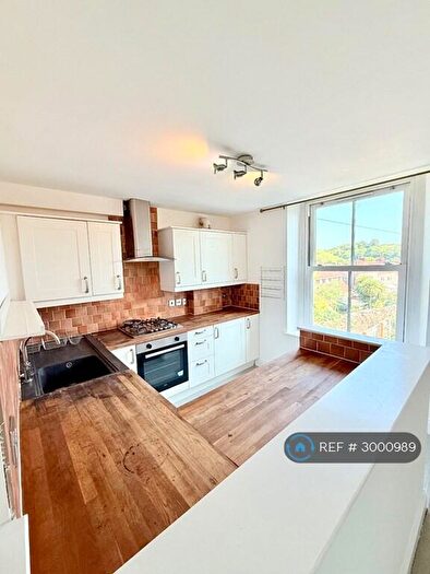 2 Bedroom Flat To Rent In Park Road, Stapleton, Bristol, BS16