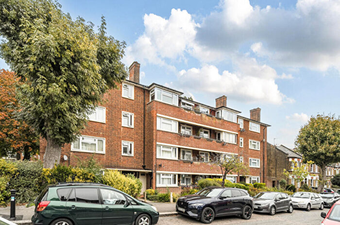 1 Bedroom Apartment For Sale In Higham Road, Woodford Green, IG8