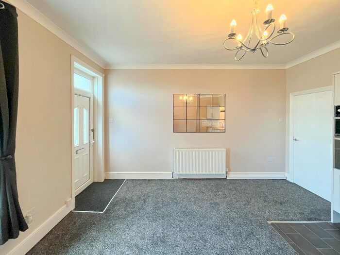1 Bedroom Property To Rent In Old Bank Road, Earlsheaton, Dewsbury, WF12