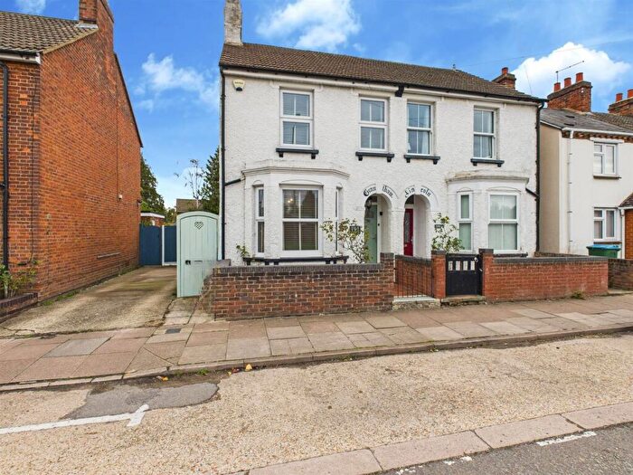 2 Bedroom Semi-Detached House For Sale In Buckingham Road, Aylesbury, Buckinghamshire, HP19