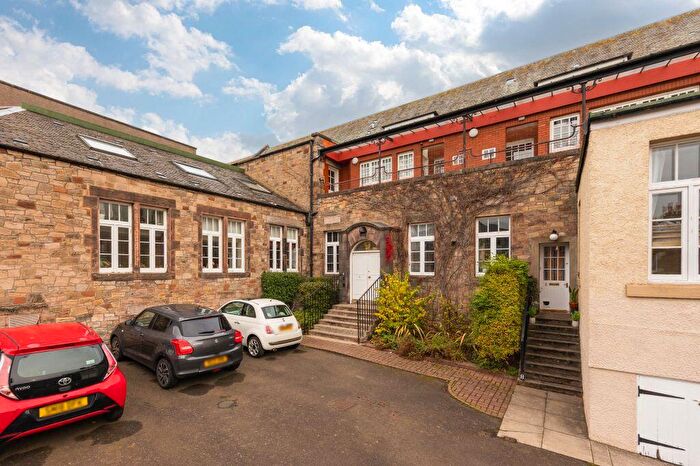 1 Bedroom Flat For Sale In / St Leonards Crag, Edinburgh, EH8