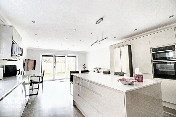 5 Bedroom Bungalow For Sale In Barton Hill Drive, Minster, ME12