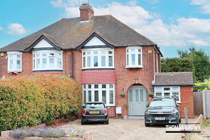 4 Bedroom Semi-Detached House For Sale In Lancing Road, Orpington, BR6