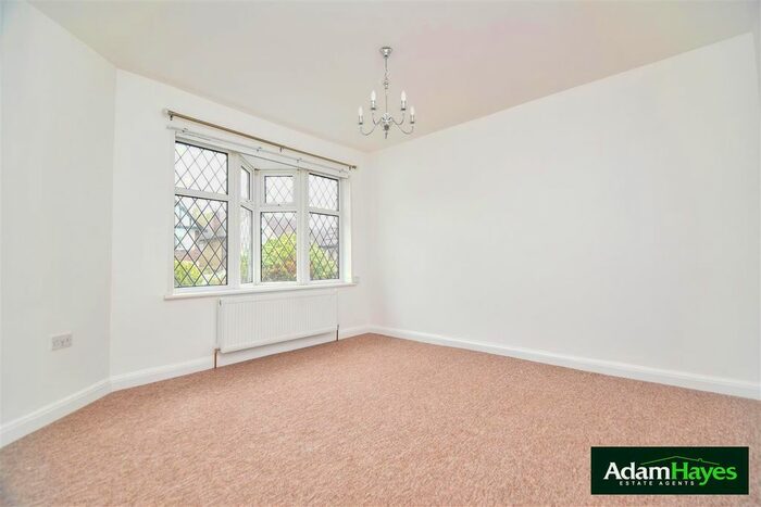 3 Bedroom Detached Bungalow To Rent In Milton Avenue, Barnet, EN5