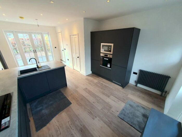 2 Bedroom End Of Terrace House To Rent In The Square, Birmingham, B17