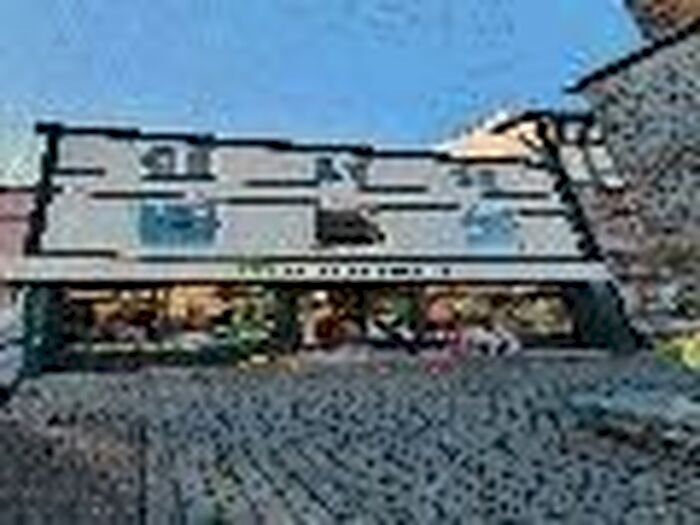 2 Bedroom Flat To Rent In Ancaster Square, Llanwrst, LL26