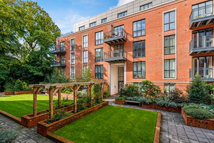 1 Bedroom Flat To Rent In Lancelot House, Fellowes Rise, Winchester, Hampshire, SO22