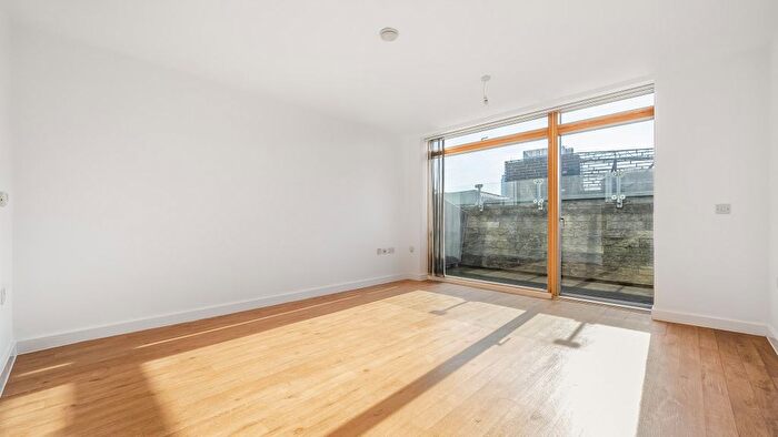 2 Bedroom Flat To Rent In Tidemill Way, London, SE8