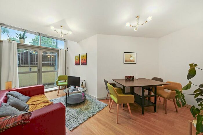 2 Bedroom Flat To Rent In Benwell Road, Islington, N7