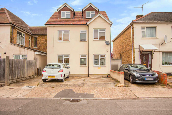 1 Bedroom Flat To Rent In Scotteswood Avenue, Chatham, Kent, ME4