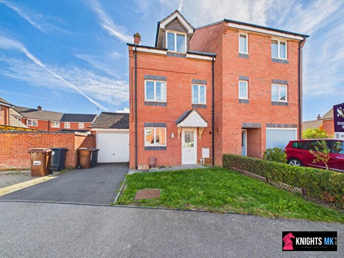 3 Bedroom Semi Detached House To Rent In Osbourne Close, Corby, NN18