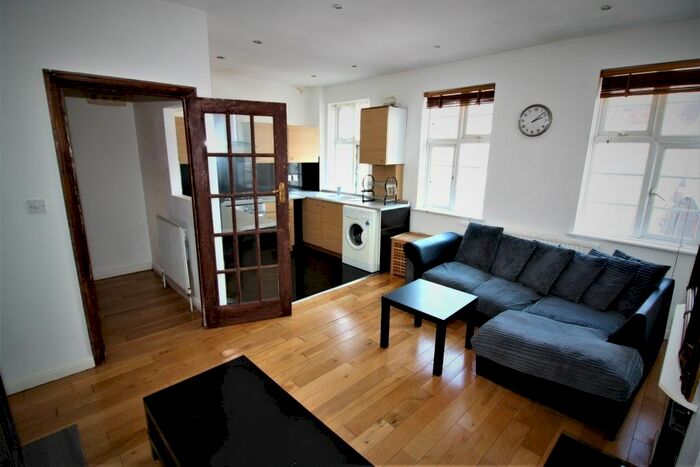 1 Bedroom Flat To Rent In Streatham High Road, London, SW16