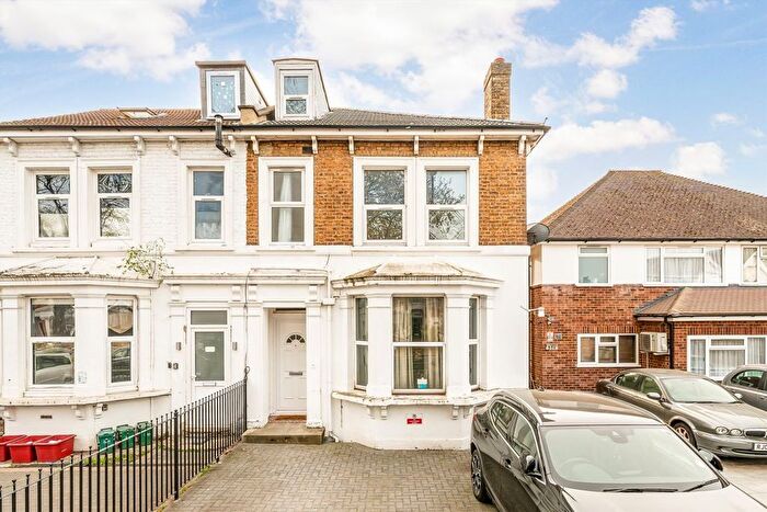 2 Bedroom Flat For Sale In Hanworth Road, Hounslow, TW3
