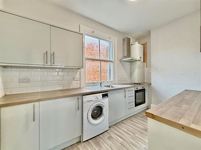 3 Bedroom Flat To Rent In Upper Square, Isleworth, TW7