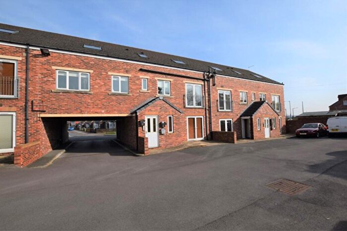 2 Bedroom Apartment To Rent In , Ballfield Fold, Ballfield Lane Darton, S75