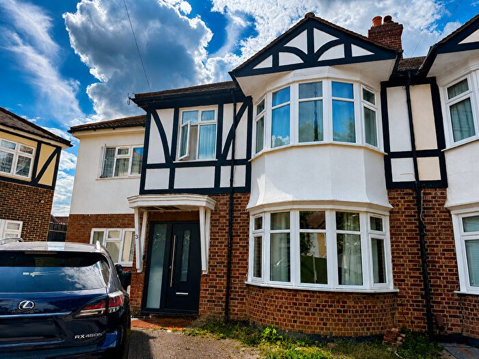 1 Bedroom Flat To Rent In Redclose Avenue, Morden, SM4
