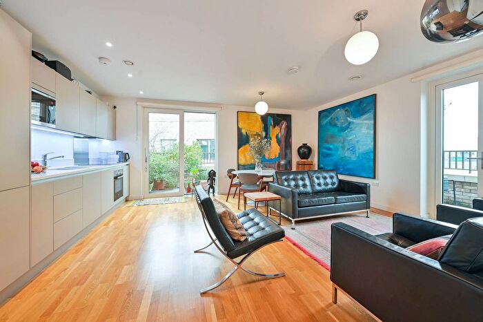 2 Bedroom Flat For Sale In Henderson Apartments, Elephant And Castle, London, SE17