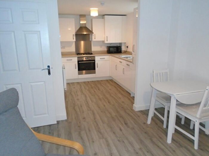 2 Bedroom Flat To Rent In Apartment, Cowdray Court, B29